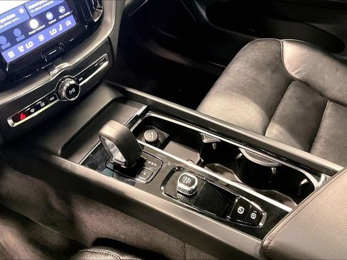 Certified 2023 Volvo XC60 B5 Core w/ Climate Package AWD/4WD image 18