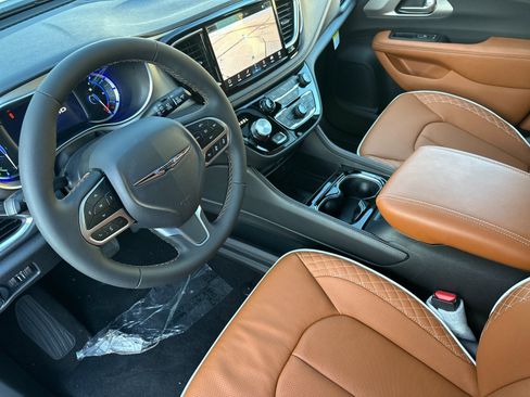 New 2026 Chrysler Pacifica Pinnacle image 10