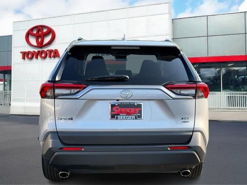 Used 2025 Toyota RAV4 XLE AWD/4WD image 6