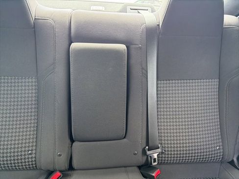 Used 2017 Dodge Challenger SXT image 21