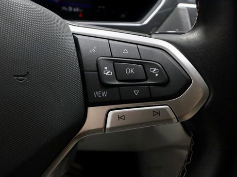 Used 2022 Volkswagen Tiguan SE image 28