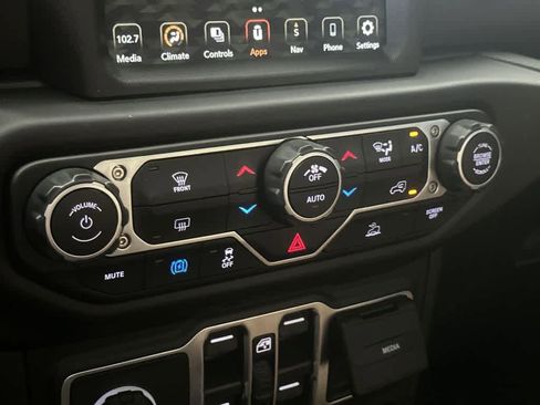 Used 2023 Jeep Wrangler Unlimited Sahara AWD/4WD image 20