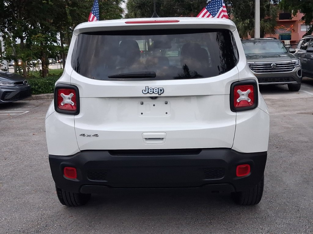 Used 2023 Jeep Renegade Latitude AWD/4WD image 9