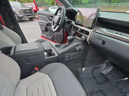 Used 2024 Toyota Tacoma TRD Off-Road AWD/4WD image 10
