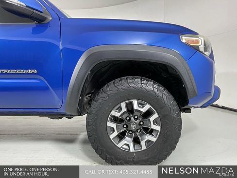 Used 2018 Toyota Tacoma TRD Off-Road image 10