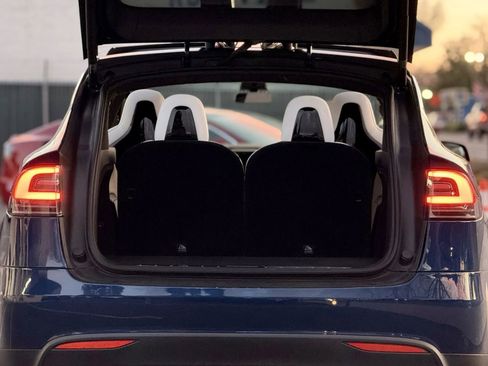 Used 2016 Tesla Model X 60D image 9