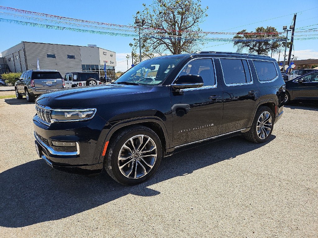 Used 2023 Jeep Grand Wagoneer Series III AWD/4WD image 2