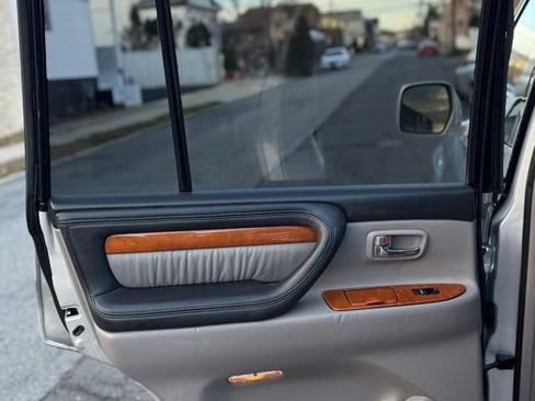 Used 2006 Lexus LX 470 4WD image 23