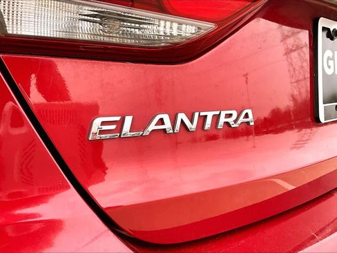 Used 2018 Hyundai Elantra SEL w/ Cargo Package image 29