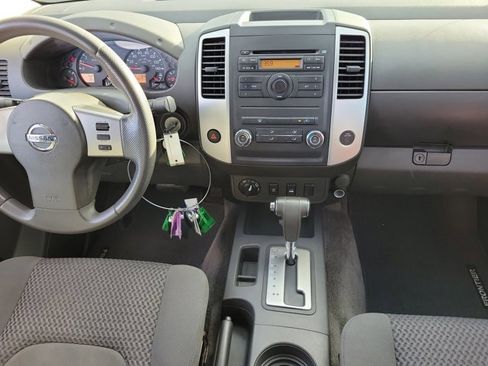 Used 2011 Nissan Frontier SV image 4