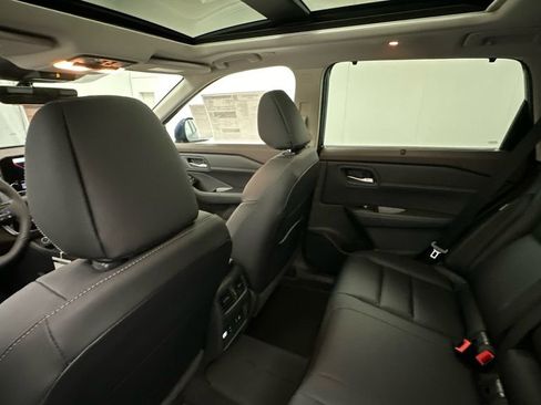 Used 2023 Nissan Rogue SL w/ SL Premium Package image 19