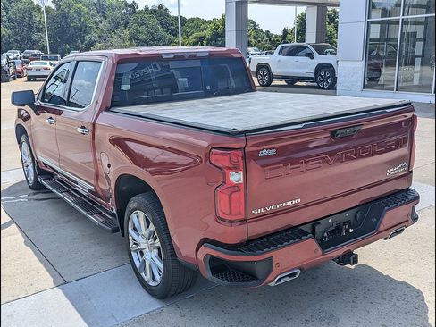 Used 2023 Chevrolet Silverado 1500 High Country w/ High Country Premium Package AWD/4WD image 9