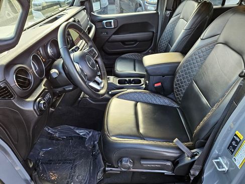 Used 2022 Jeep Wrangler Unlimited Sahara image 18