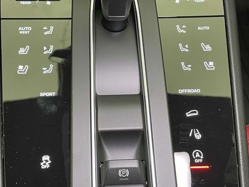 New 2025 Porsche Macan image 34