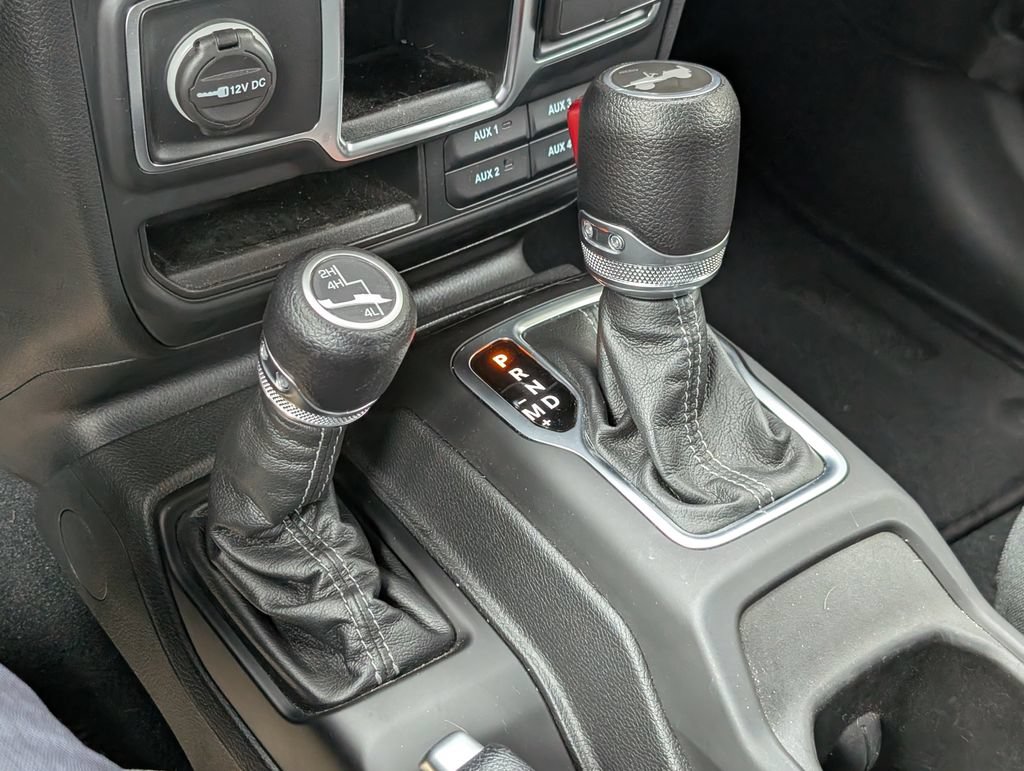 Used 2024 Jeep Wrangler Unlimited Sport AWD/4WD image 30