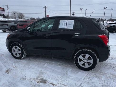 Used 2022 Chevrolet Trax LS w/ Tint and Cruise Package image 6