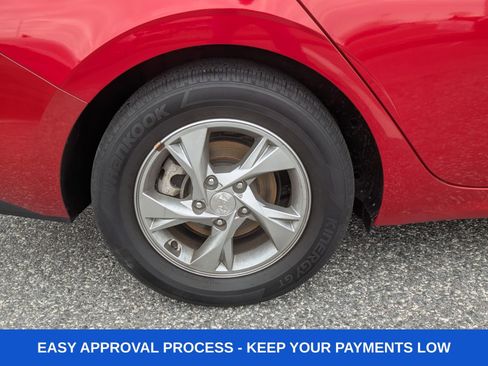 Used 2021 Hyundai Elantra SE image 13