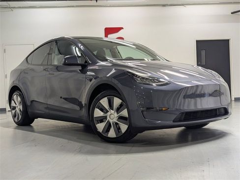 Used 2023 Tesla Model Y Long Range image 2