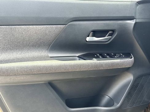 Certified 2025 Nissan Kicks SV FWD image 16