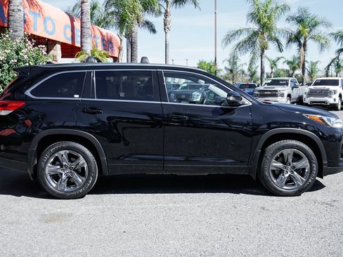 Used 2018 Toyota Highlander Limited Platinum AWD/4WD image 13