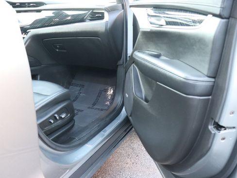 Used 2023 Cadillac XT6 Premium Luxury image 17