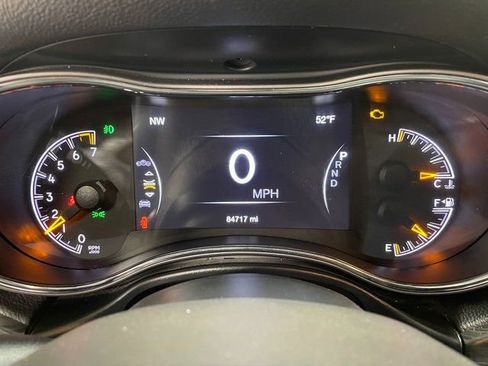 Used 2019 Jeep Grand Cherokee Laredo AWD/4WD image 15