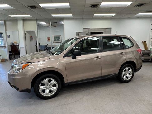Used 2015 Subaru Forester 2.5i AWD/4WD image 2