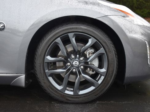 Used 2016 Nissan 370Z Touring image 34