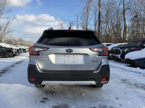 Used 2025 Subaru Outback Touring image 9