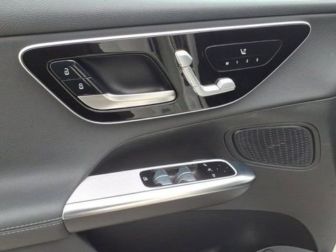 Used 2025 Mercedes-Benz GLC 300 image 14