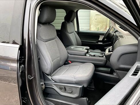 Used 2025 Ford Expedition Active image 8