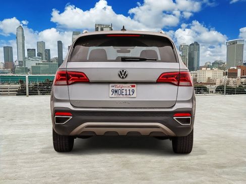 Used 2024 Volkswagen Taos SE FWD image 5