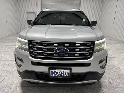 Used 2016 Ford Explorer XLT w/ Equipment Group 201A FWD image 32