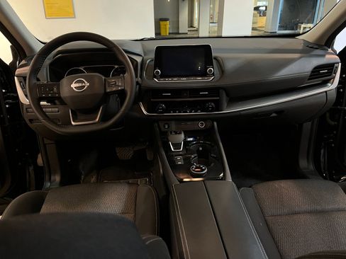 Used 2025 Nissan Rogue SV image 34