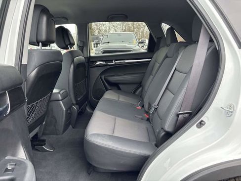 Used 2013 Kia Sorento LX image 18