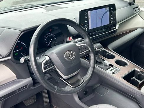 Used 2024 Toyota Sienna XLE w/ XLE Plus Package AWD/4WD image 27