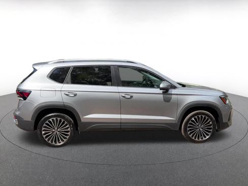 Used 2025 Volkswagen Taos SE FWD image 16