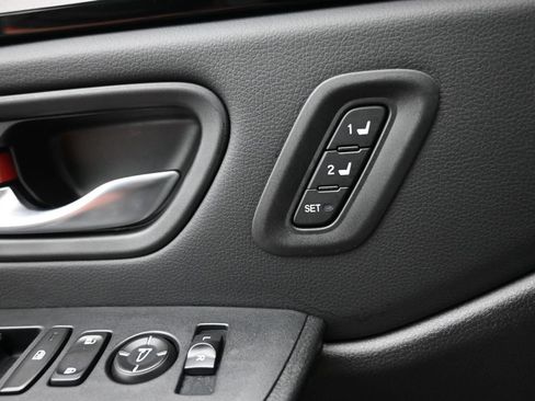 Used 2025 Honda Pilot Touring image 17