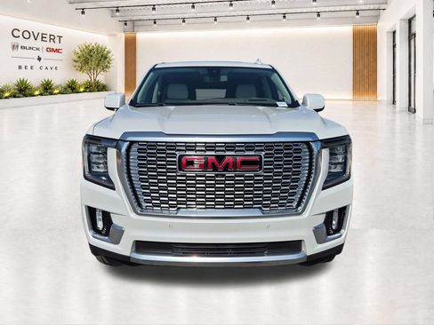 Used 2021 GMC Yukon Denali w/ LPO, Illumination Package AWD/4WD image 3