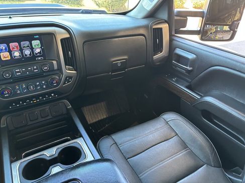 Used 2017 GMC Sierra 2500 Denali w/ Duramax Plus Package AWD/4WD image 32