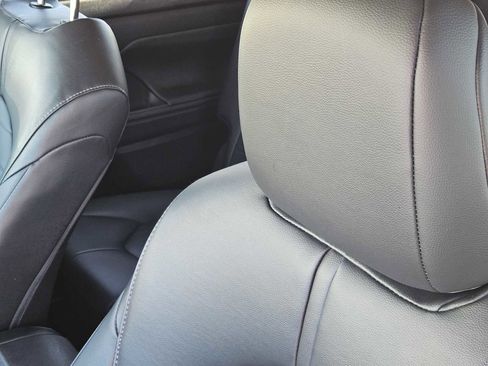 Used 2024 Toyota Highlander XLE image 15