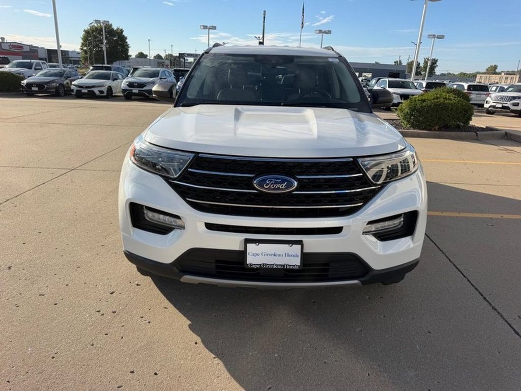 Used 2020 Ford Explorer XLT w/ Equipment Group 202A AWD/4WD image 8