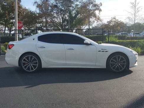 Used 2023 Maserati Ghibli Modena image 6