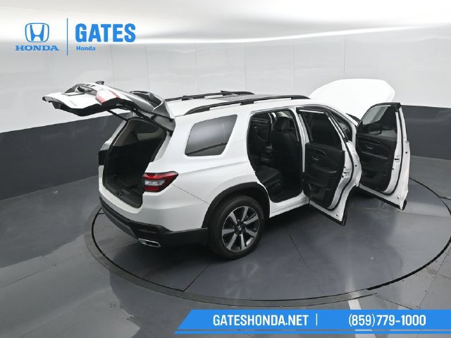 Certified 2025 Honda Pilot Touring image 47