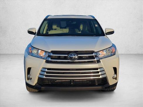 Used 2019 Toyota Highlander XLE image 2