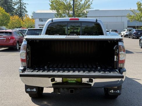 Used 2015 Toyota Tacoma 4x4 Double Cab w/ SR5 Package image 11
