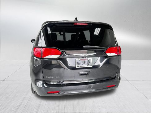 Used 2017 Chrysler Pacifica Touring FWD image 7