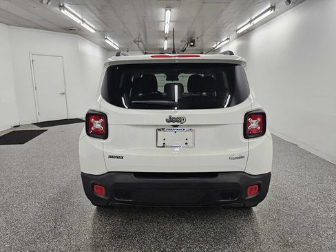 Used 2017 Jeep Renegade Latitude FWD image 6