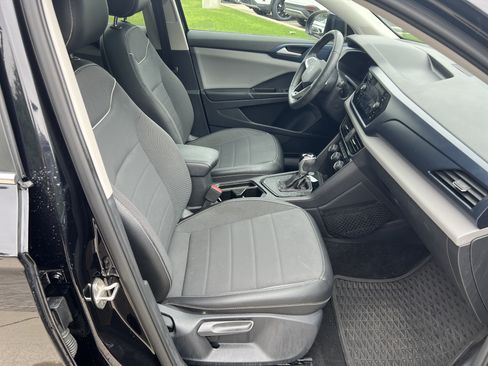 Certified 2023 Volkswagen Taos SE w/ Panoramic Sunroof Package FWD image 27