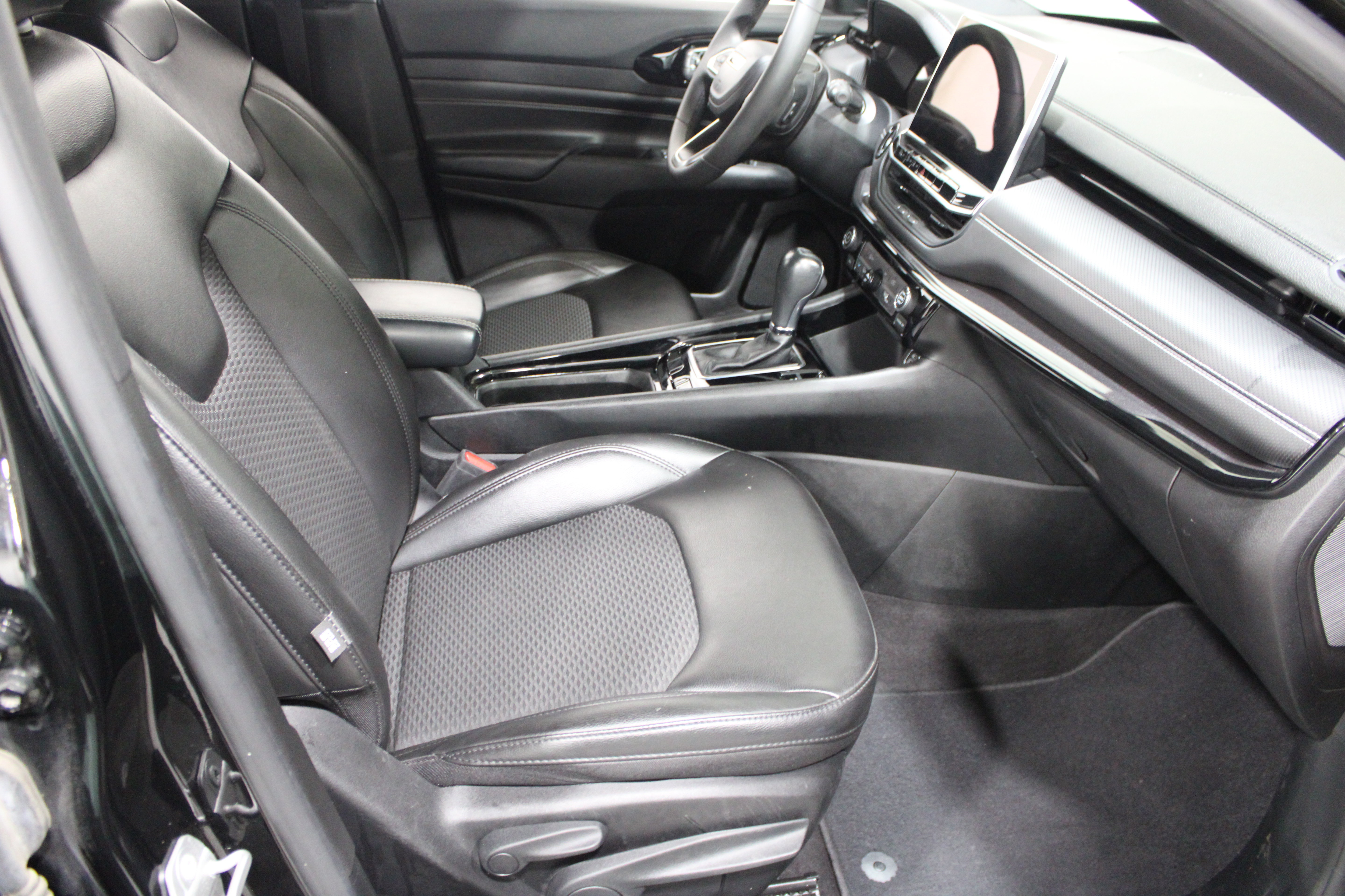 Used 2022 Jeep Compass Latitude FWD image 31
